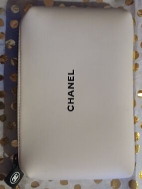 Authentic CHANEL Beaute White Cosmetic Pouch Makeup Bag VIP Gift